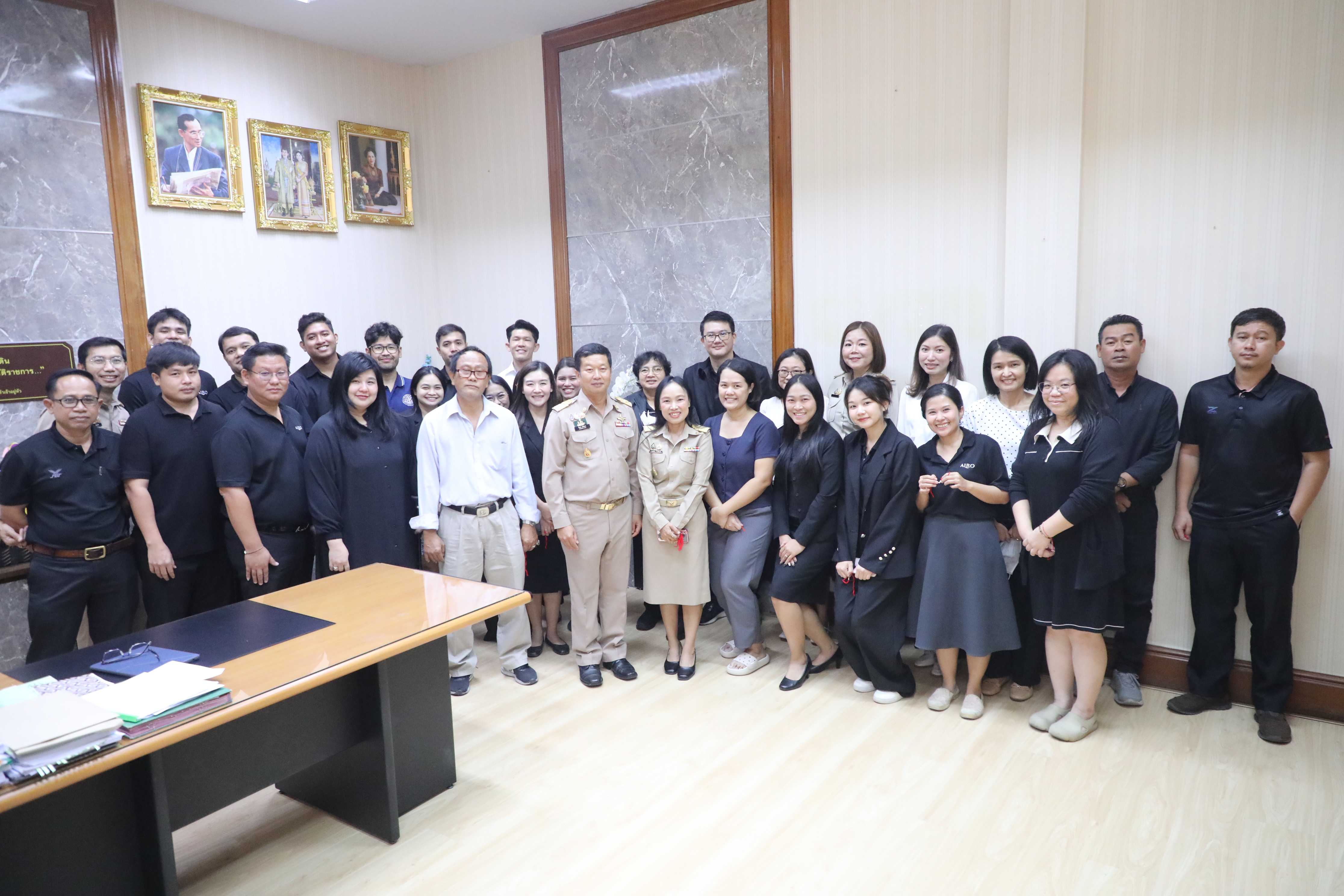 title - ส.ป.ก. ร่วมกัน สวัสดีปีใหม่ ผู้บริหารสำนักงานการปฏิรูปที่ดินเพื่อเกษตรกรรม พร้อมรับพรต้อนรับปีใหม่ 2569